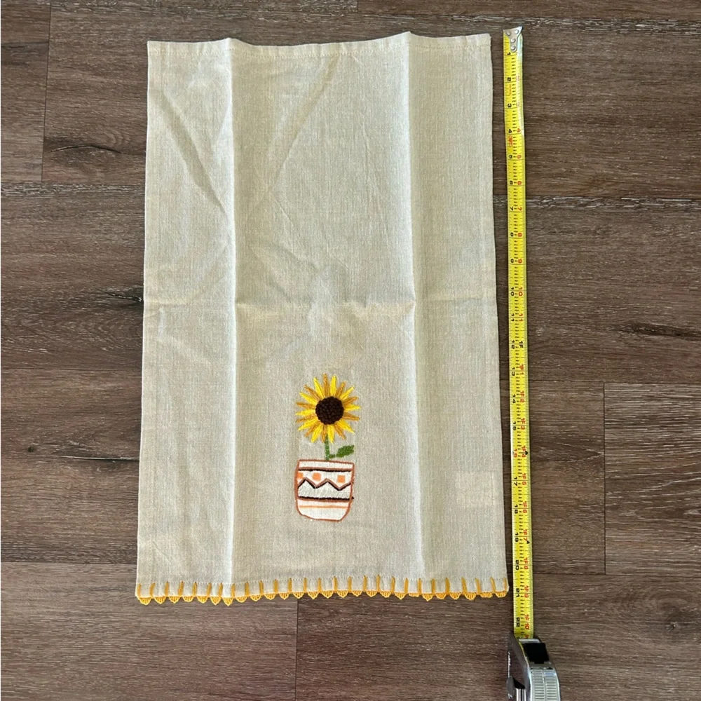 NWOT Mud Pie Sunflower Tea Towel